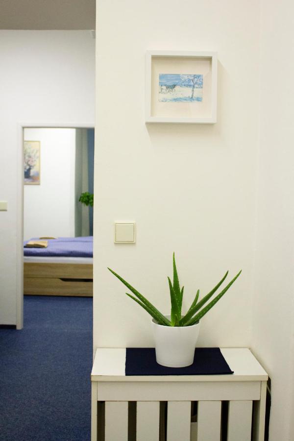 Blue Apartment In Beautiful English Style Garden With Atmosphere Prag Exterior foto