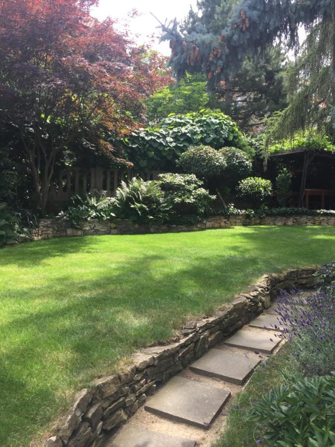 Blue Apartment In Beautiful English Style Garden With Atmosphere Prag Exterior foto